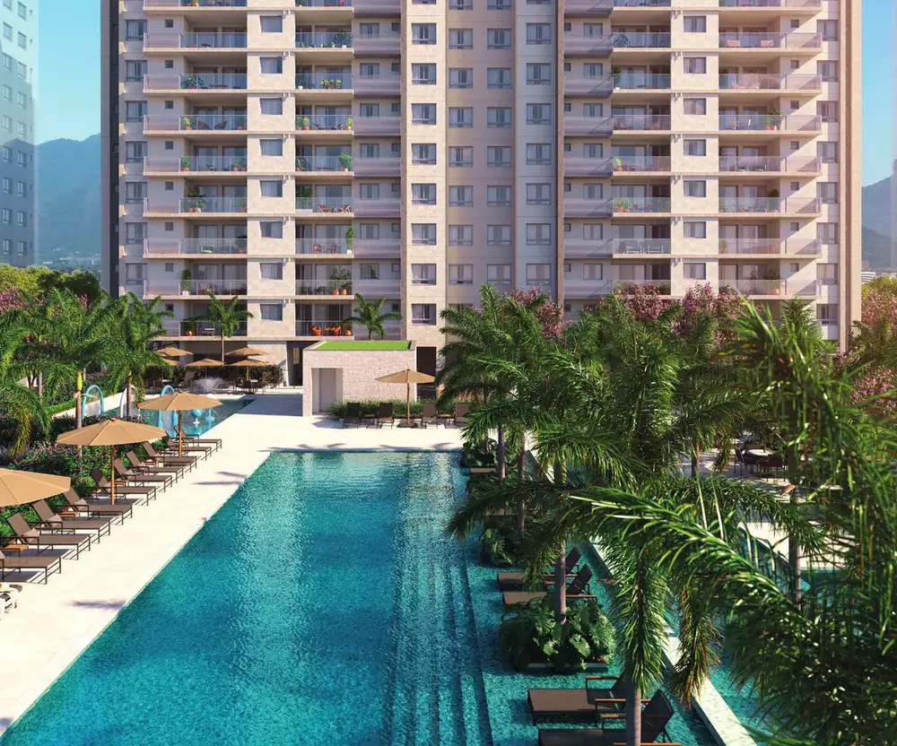 Bloco do Grand Quartier Rio2 visto da piscina com raia de 25 m e palmeiras